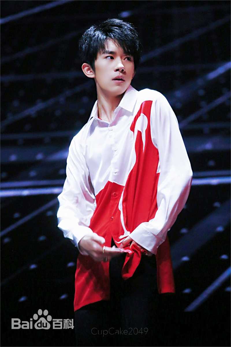 易烊千玺(Jackson)四周年舞蹈乐器图集性感图片图集