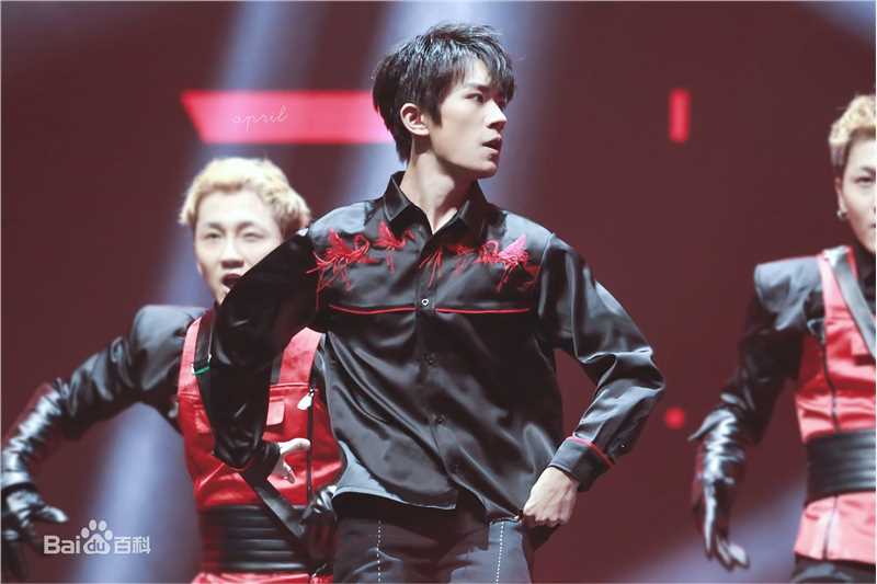 易烊千玺(Jackson)四周年舞蹈乐器图集性感图片图集