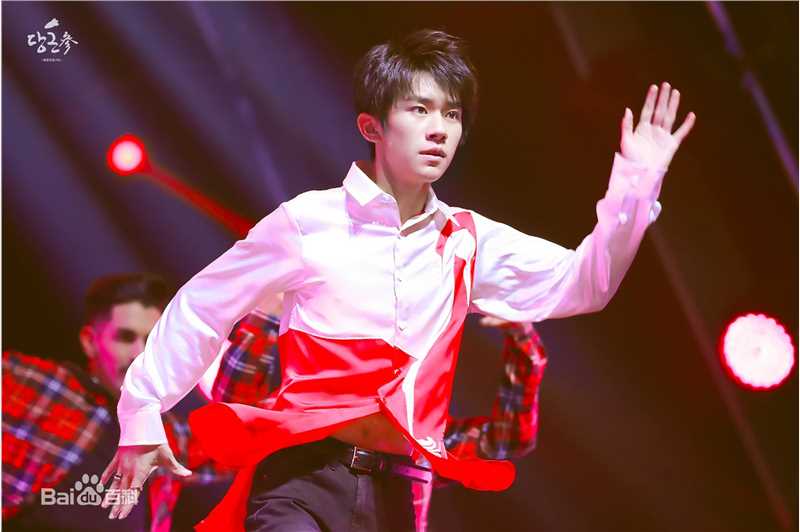 易烊千玺(Jackson)四周年舞蹈乐器图集性感图片图集