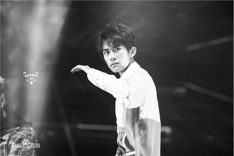 易烊千玺(Jackson)四周年舞蹈乐器图集性感图片图集