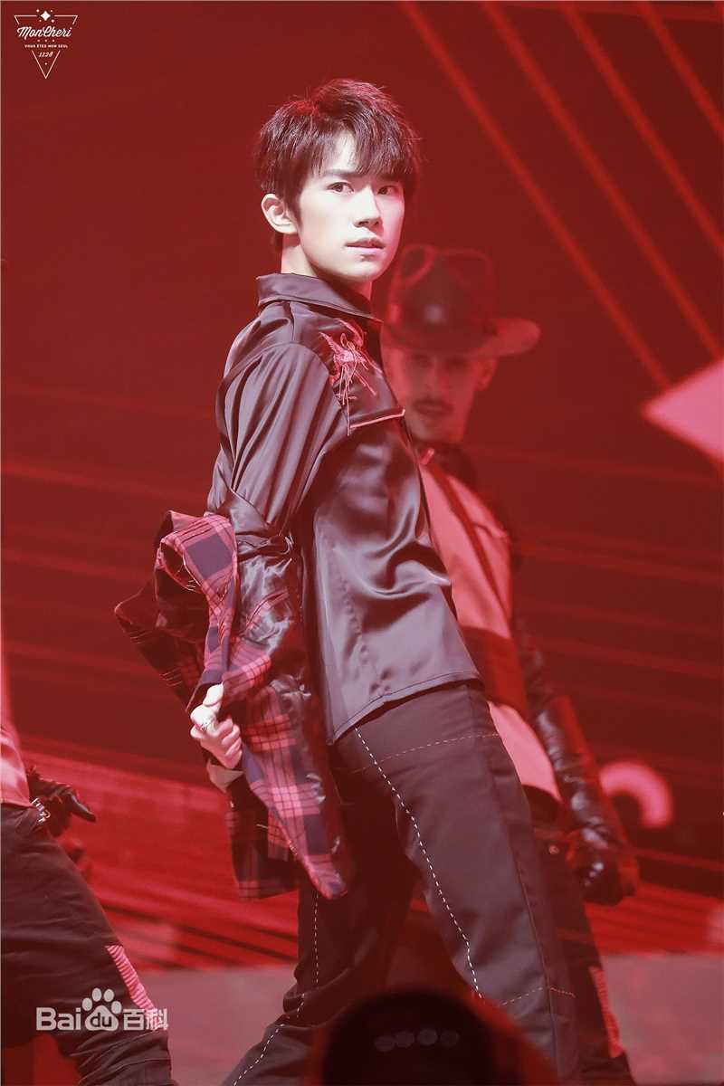 易烊千玺(Jackson)四周年舞蹈乐器图集性感图片图集