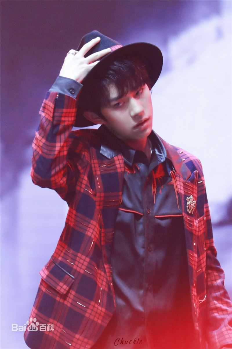 易烊千玺(Jackson)四周年舞蹈乐器图集性感图片图集