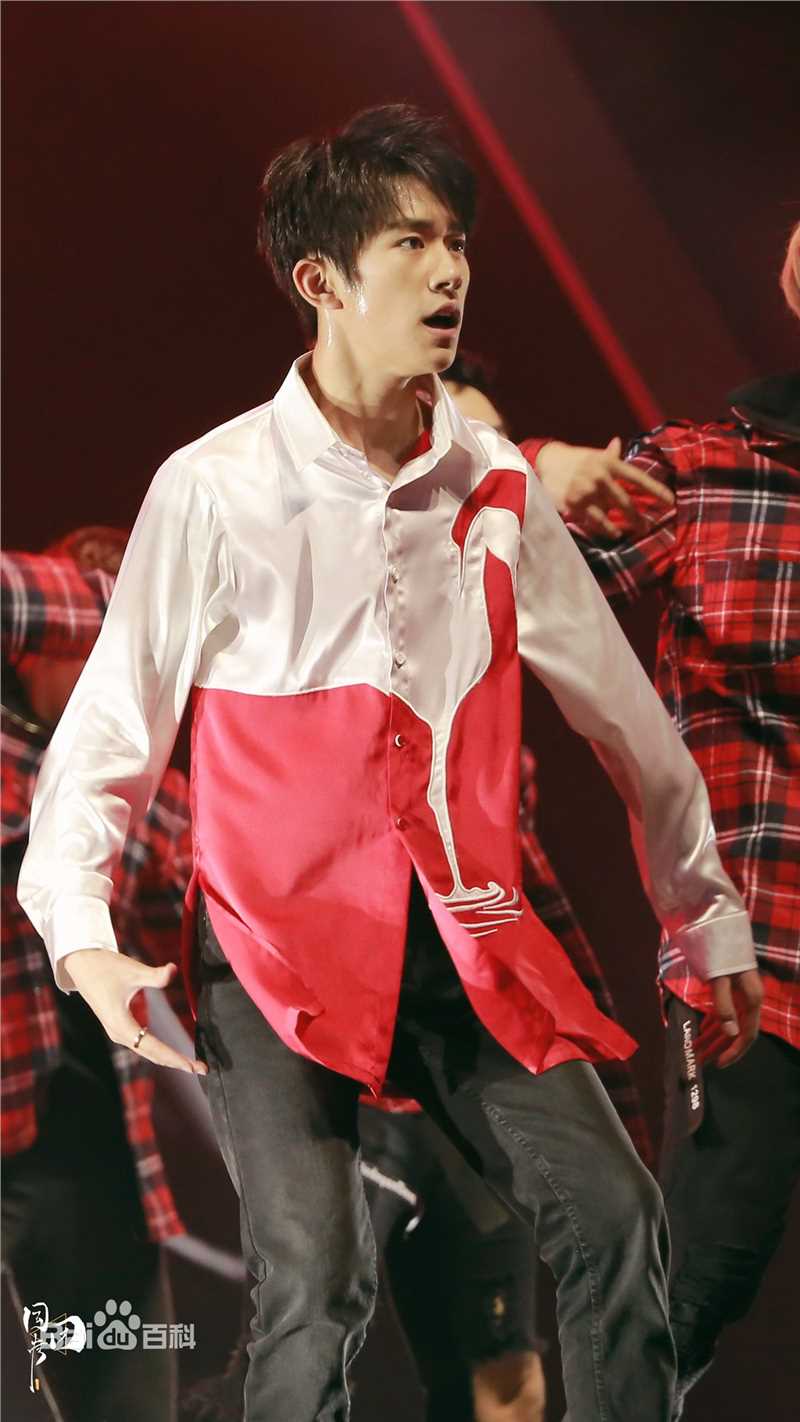 易烊千玺(Jackson)四周年舞蹈乐器图集性感图片图集