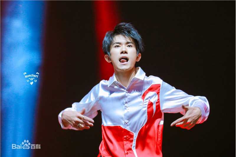 易烊千玺(Jackson)四周年舞蹈乐器图集性感图片图集