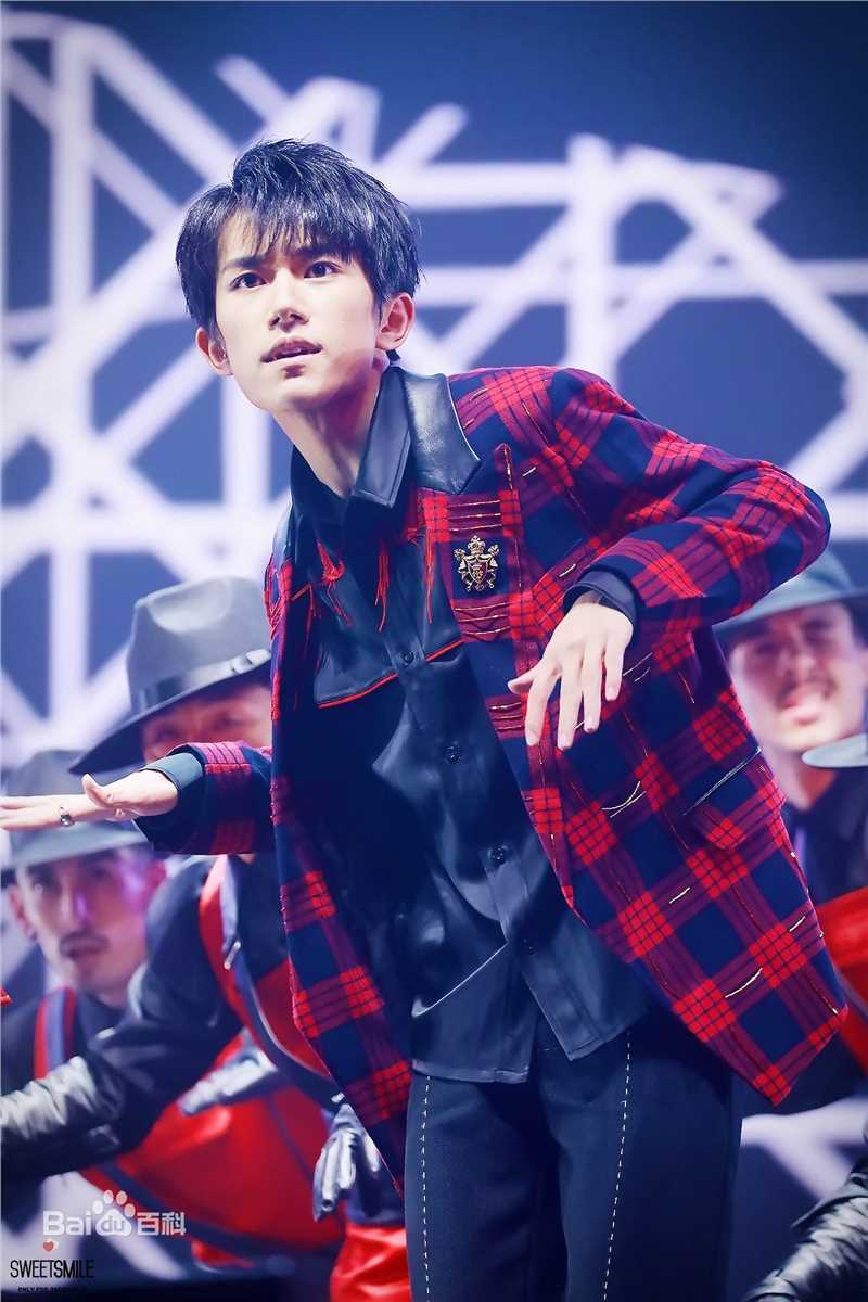 易烊千玺(Jackson)四周年舞蹈乐器图集性感图片图集