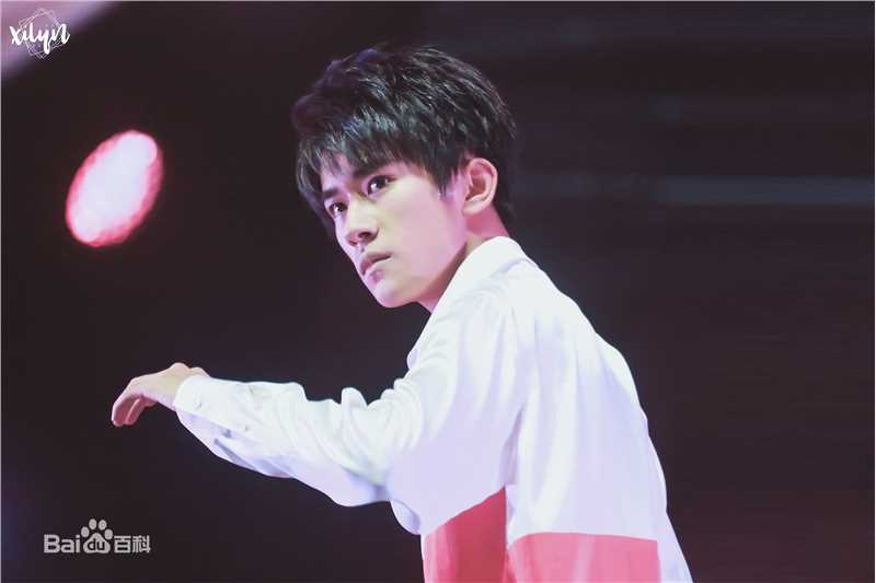 易烊千玺(Jackson)四周年舞蹈乐器图集性感图片图集