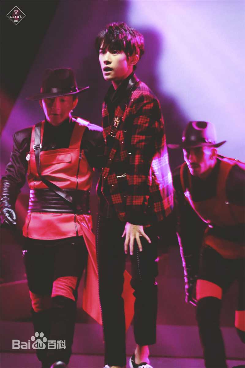 易烊千玺(Jackson)四周年舞蹈乐器图集性感图片图集