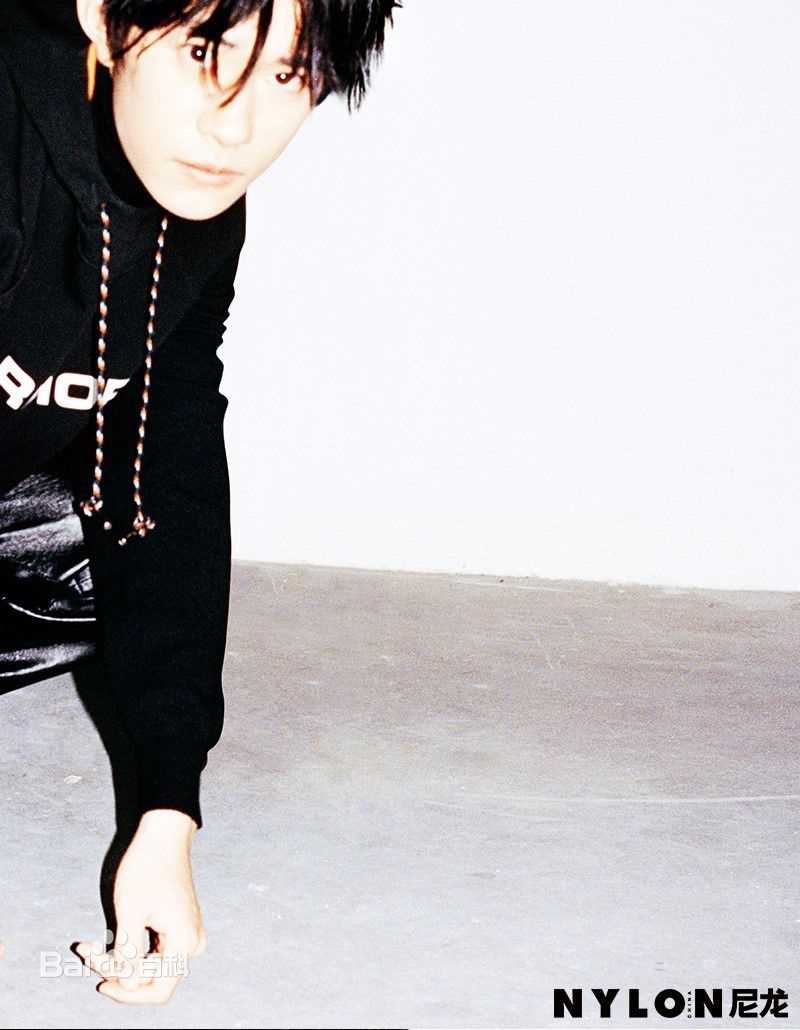 最新易烊千玺(Jackson)在《NYLON》中的壁纸