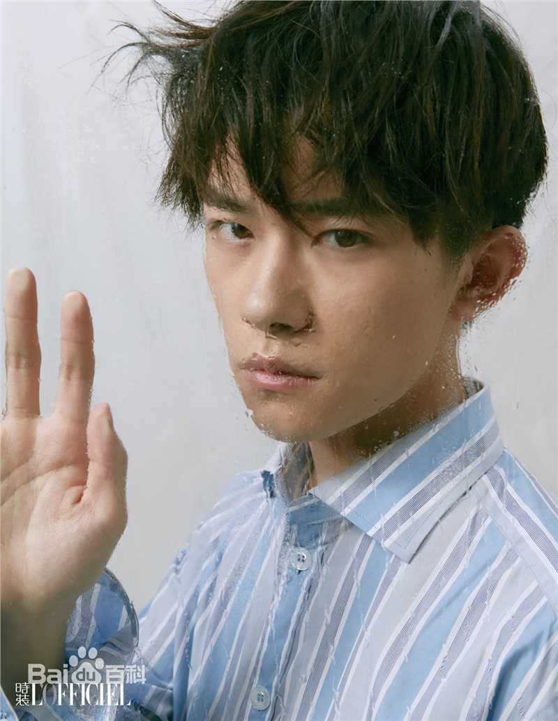 高清易烊千玺(Jackson)在《时装L'OFFICIEL》中的图集