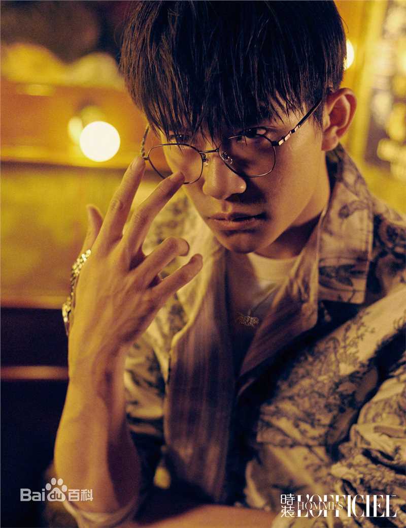 高清易烊千玺(Jackson)在《时装L'OFFICIEL》中的图集