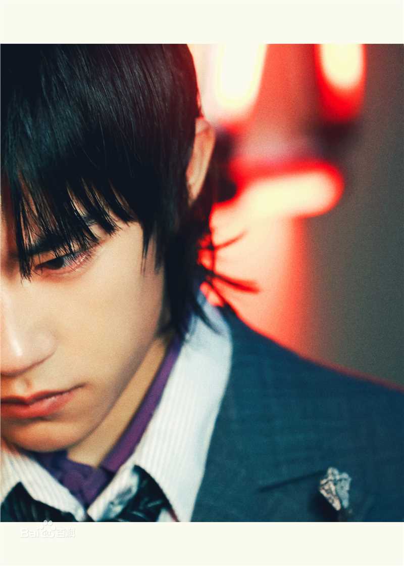 高清易烊千玺(Jackson)在《时装L'OFFICIEL》中的图集