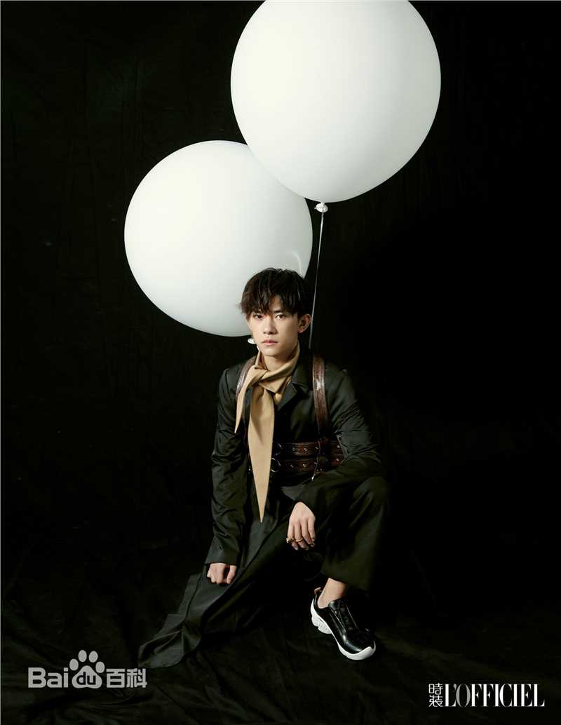 高清易烊千玺(Jackson)在《时装L'OFFICIEL》中的图集