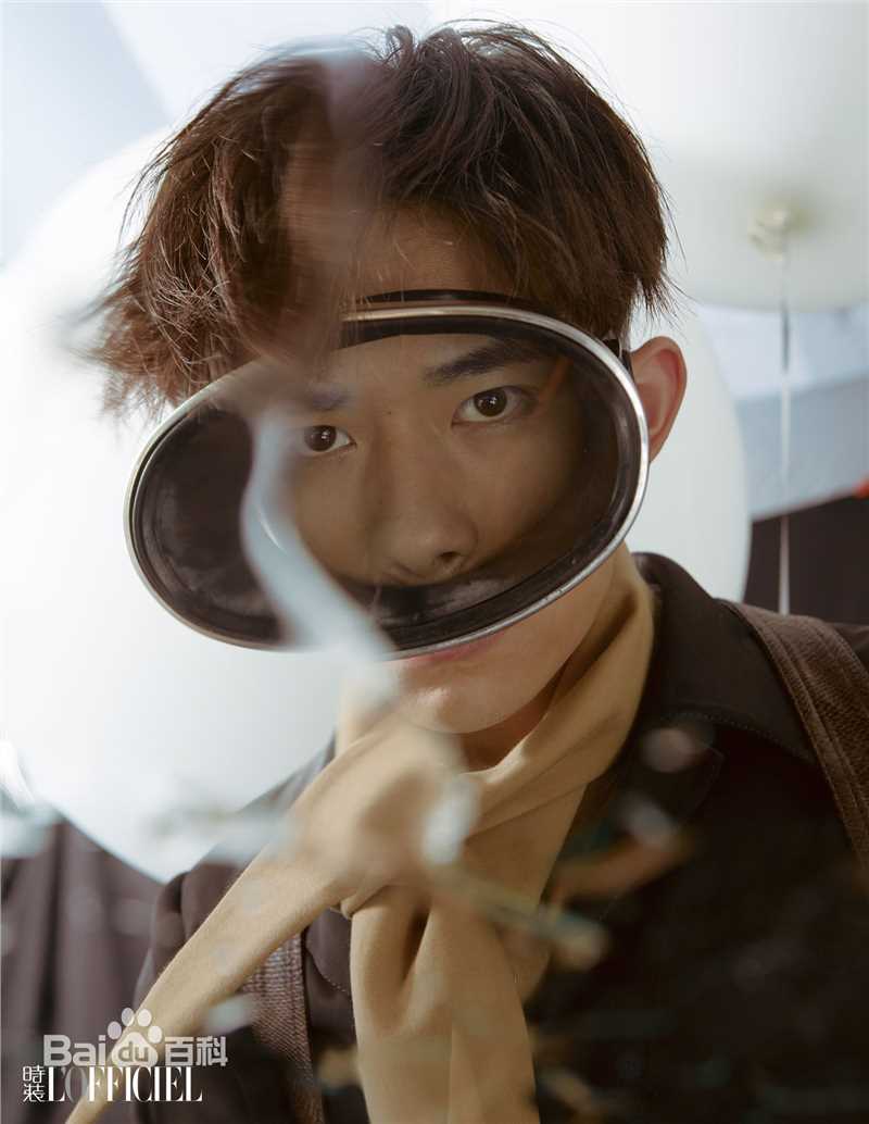 高清易烊千玺(Jackson)在《时装L'OFFICIEL》中的图集