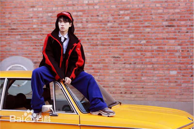 高清易烊千玺(Jackson)在《芭莎男士》中的图集