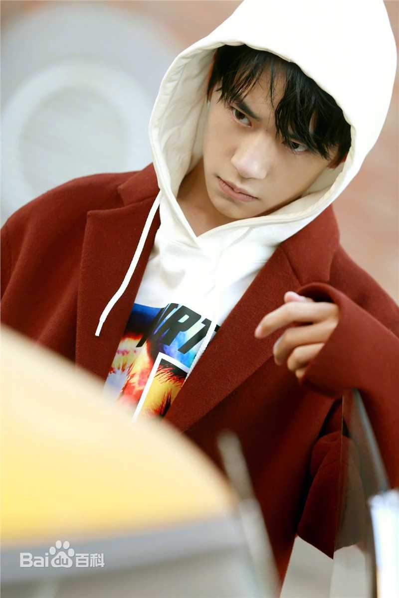 高清易烊千玺(Jackson)在《芭莎男士》中的图集