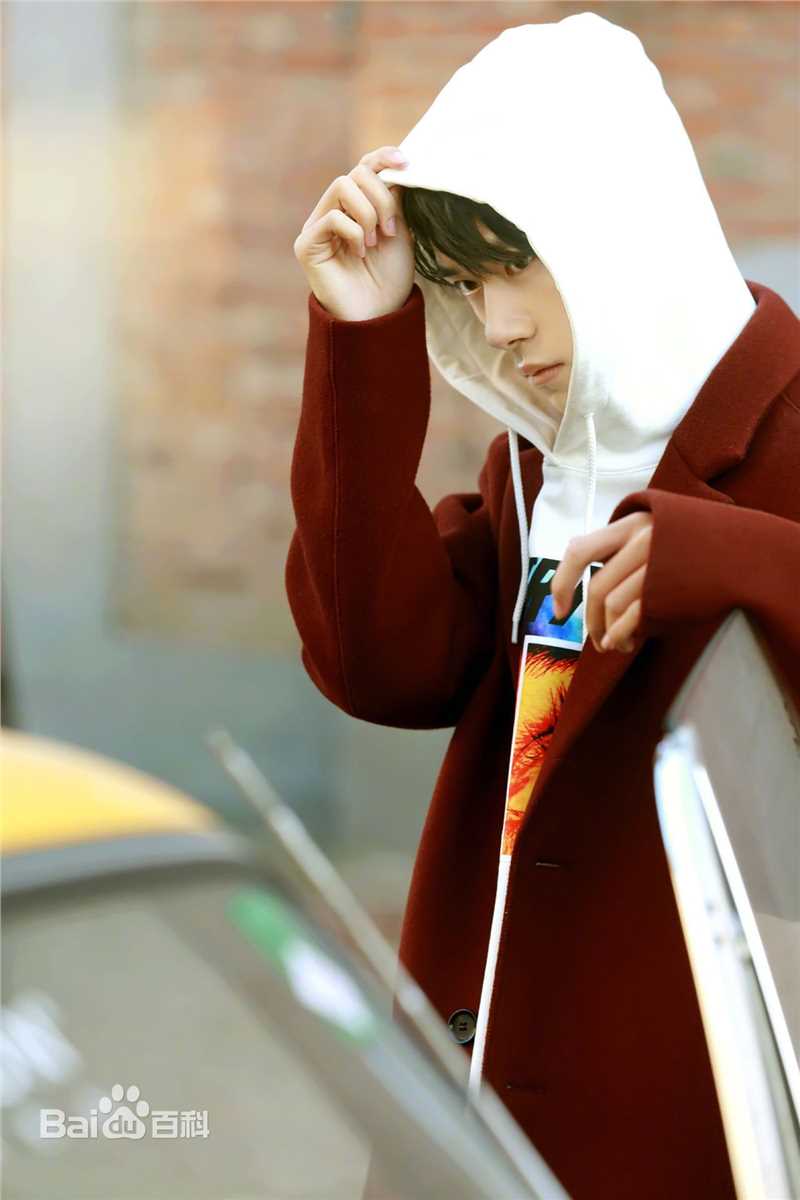 高清易烊千玺(Jackson)在《芭莎男士》中的图集