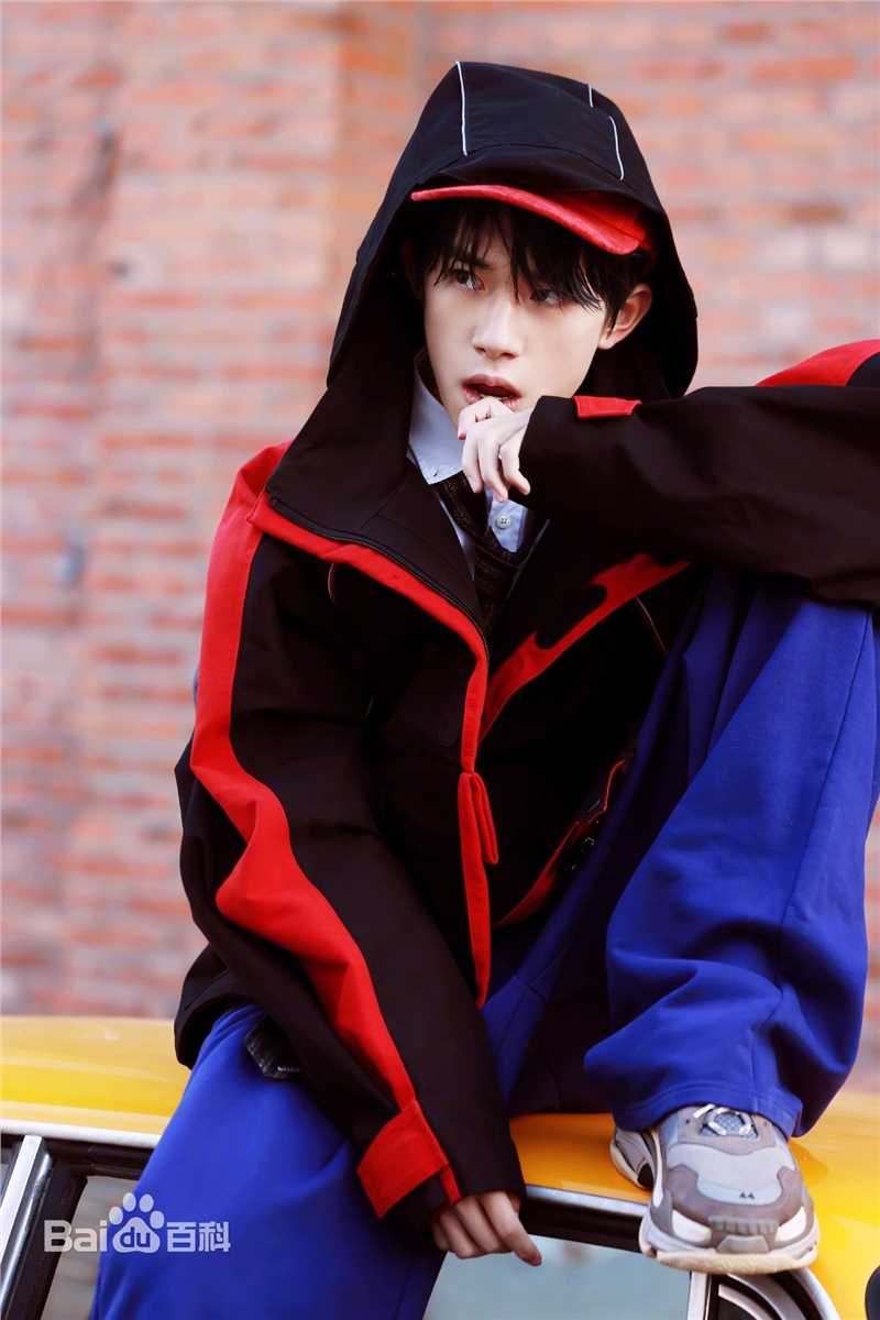 高清易烊千玺(Jackson)在《芭莎男士》中的图集