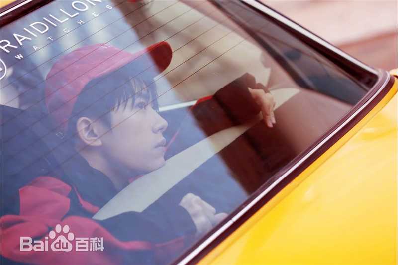 高清易烊千玺(Jackson)在《芭莎男士》中的图集