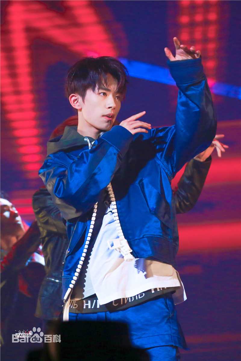 易烊千玺(Jackson)逢凉野性十七岁生日会素颜照相册