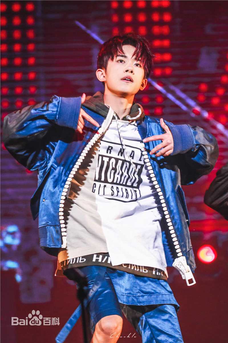 易烊千玺(Jackson)逢凉野性十七岁生日会素颜照相册