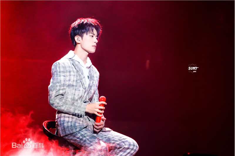 易烊千玺(Jackson)逢凉野性十七岁生日会素颜照相册