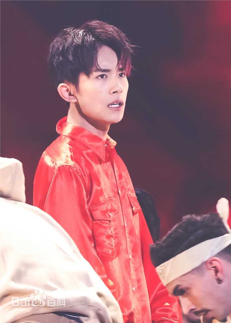 易烊千玺(Jackson)逢凉野性十七岁生日会素颜照相册