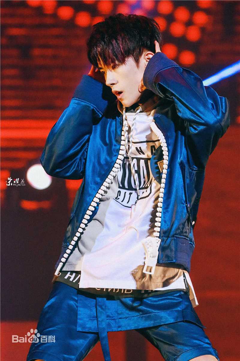 易烊千玺(Jackson)逢凉野性十七岁生日会素颜照相册