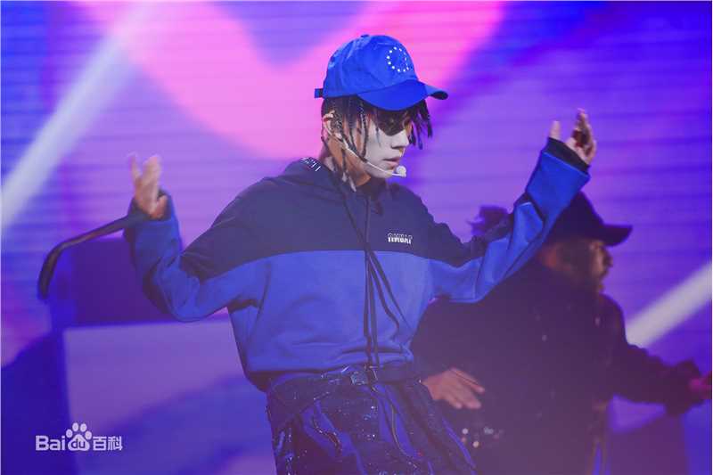 易烊千玺(Jackson)逢凉野性十七岁生日会素颜照相册