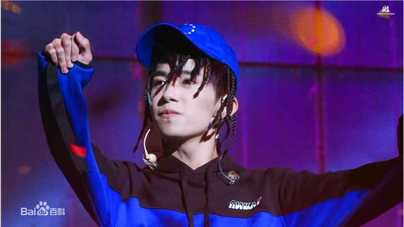 易烊千玺(Jackson)逢凉野性十七岁生日会素颜照相册