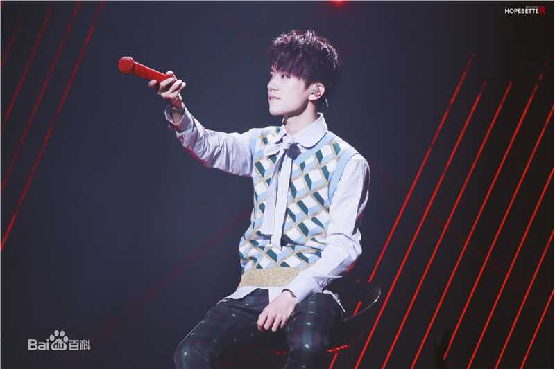 易烊千玺(Jackson)逢凉野性十七岁生日会素颜照相册