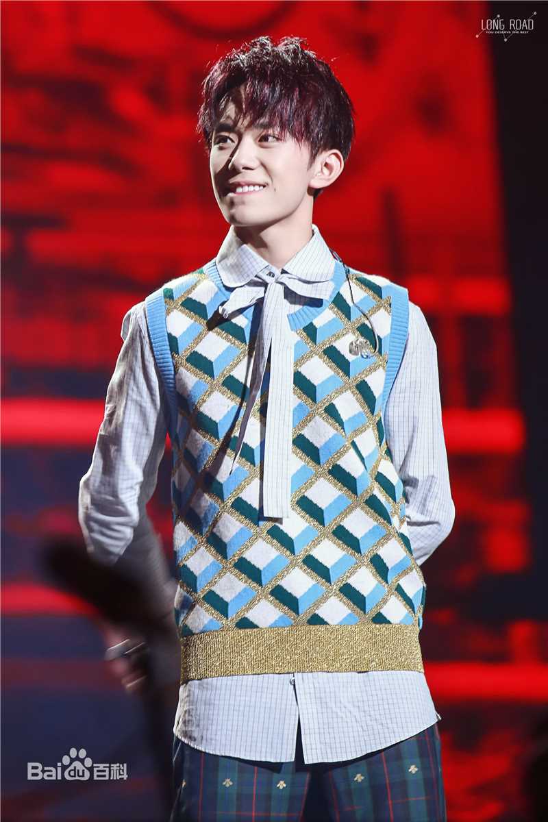 易烊千玺(Jackson)逢凉野性十七岁生日会素颜照相册