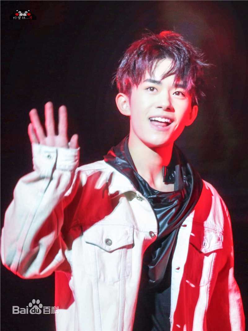 易烊千玺(Jackson)逢凉野性十七岁生日会素颜照相册