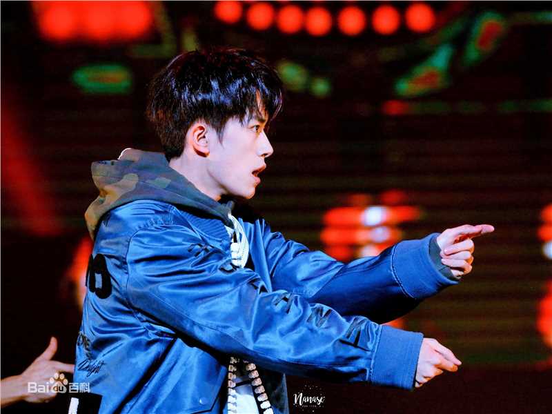 易烊千玺(Jackson)逢凉野性十七岁生日会素颜照相册