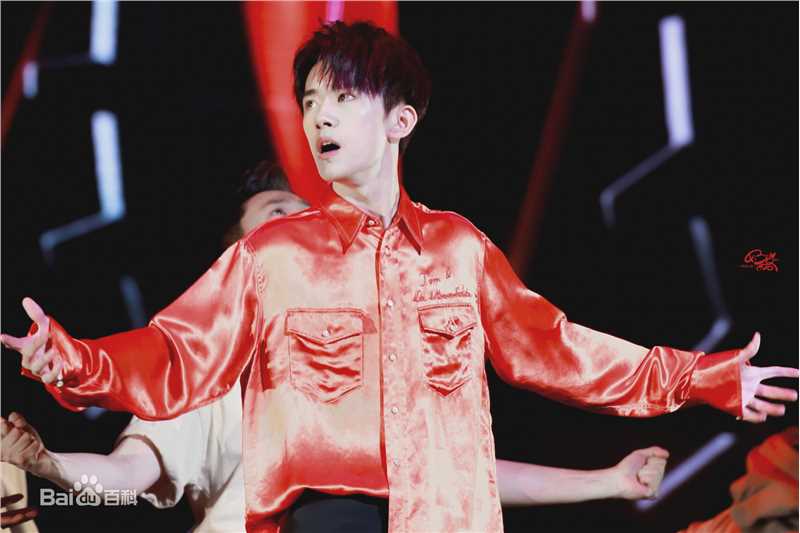 易烊千玺(Jackson)逢凉野性十七岁生日会素颜照相册