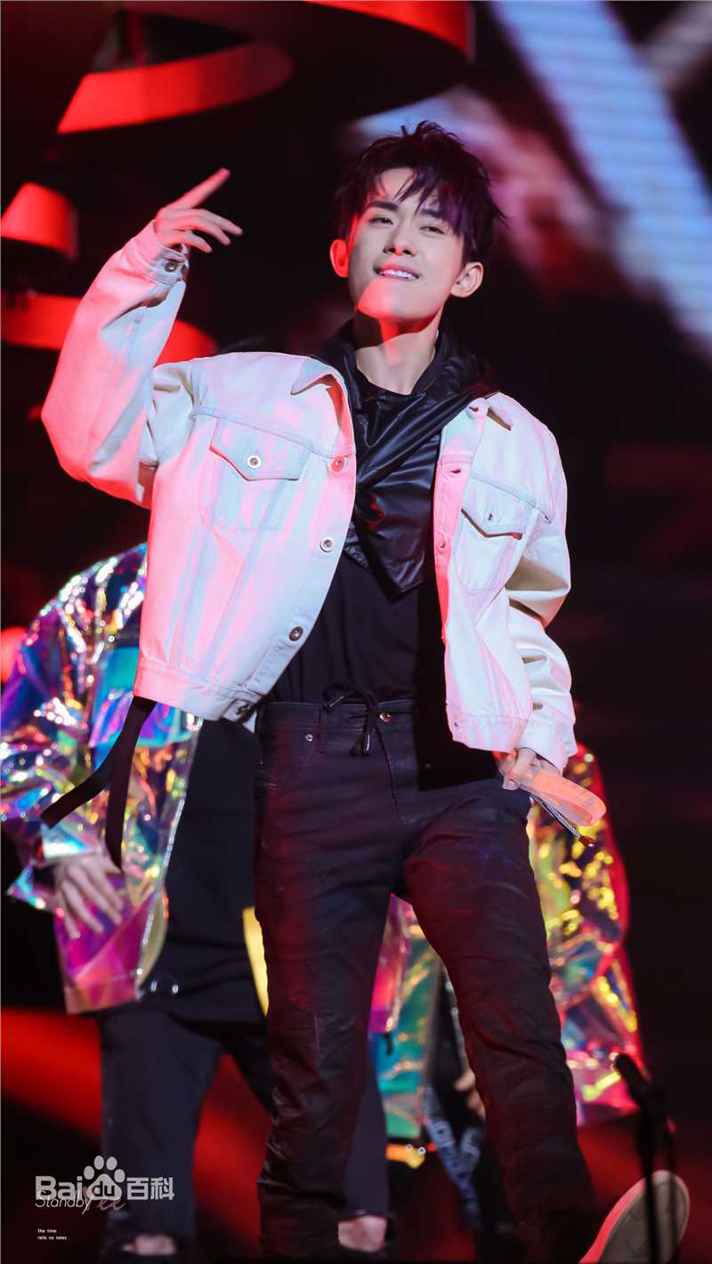 易烊千玺(Jackson)逢凉野性十七岁生日会素颜照相册