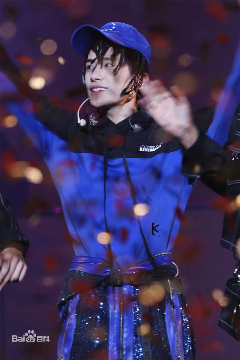 易烊千玺(Jackson)逢凉野性十七岁生日会素颜照相册