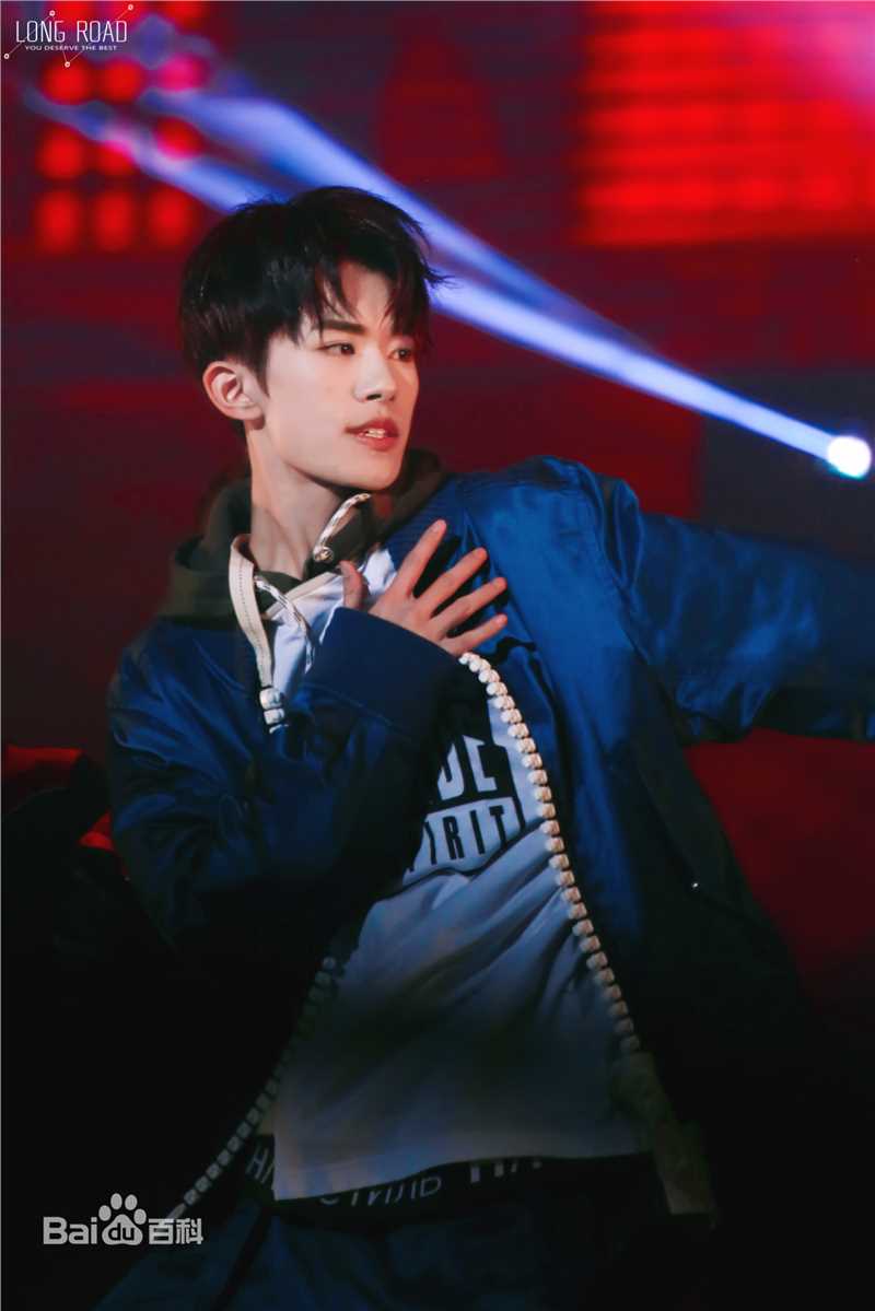 易烊千玺(Jackson)逢凉野性十七岁生日会素颜照相册