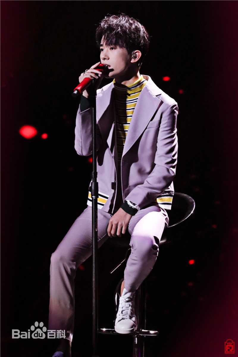 易烊千玺(Jackson)逢凉野性十七岁生日会素颜照相册