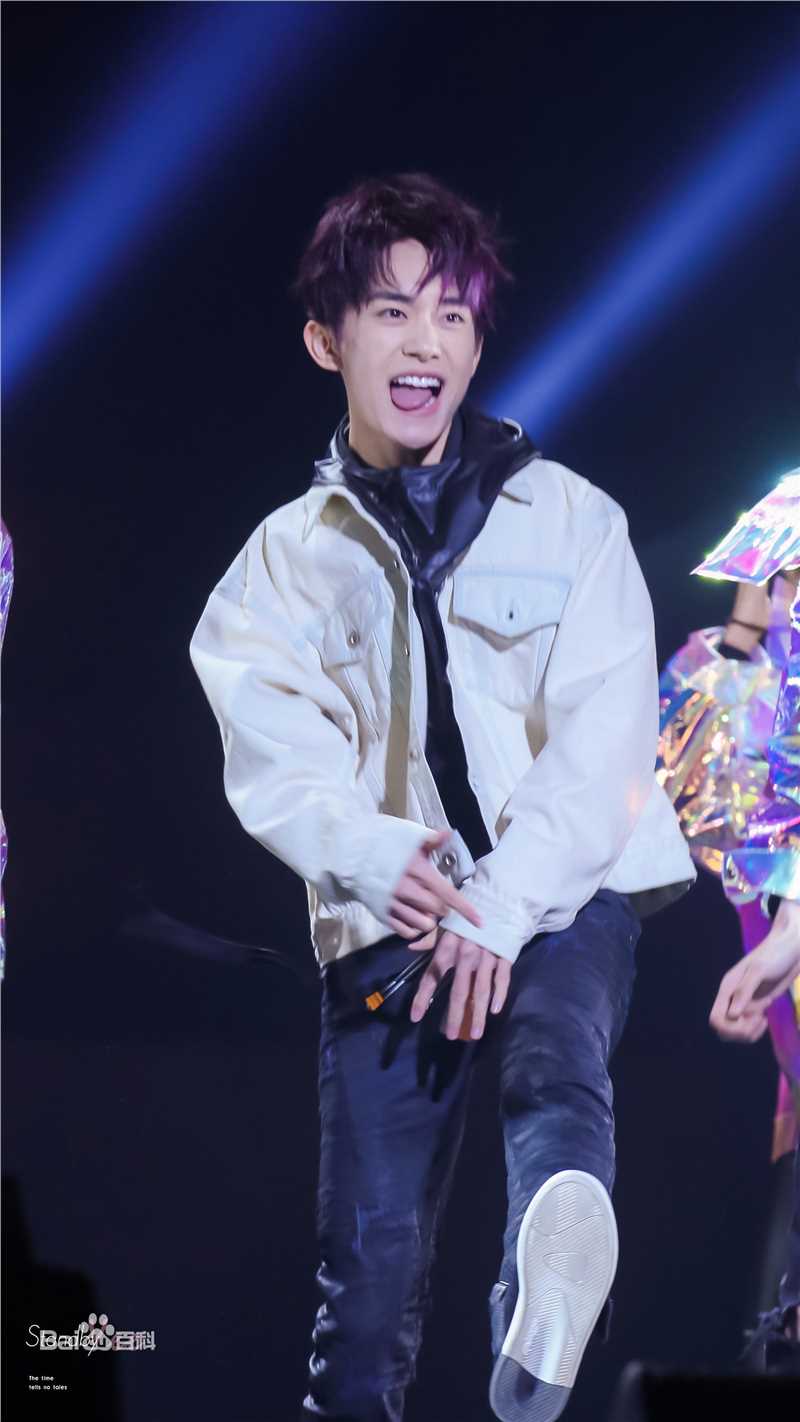 易烊千玺(Jackson)逢凉野性十七岁生日会素颜照相册