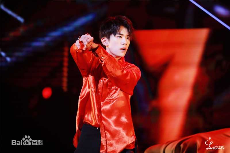 易烊千玺(Jackson)逢凉野性十七岁生日会素颜照相册