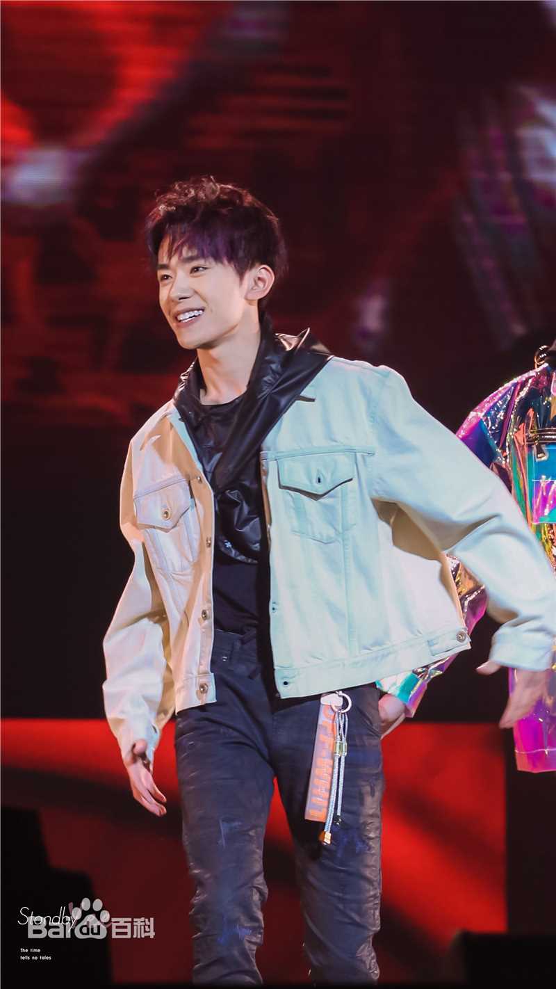 易烊千玺(Jackson)逢凉野性十七岁生日会素颜照相册