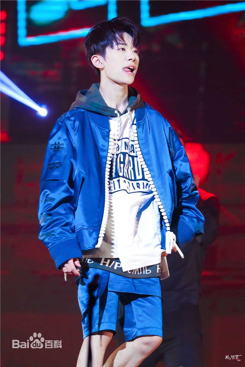 易烊千玺(Jackson)逢凉野性十七岁生日会素颜照相册