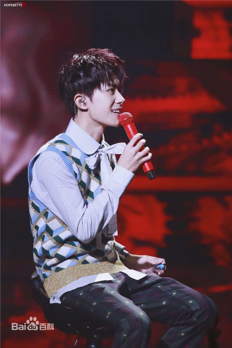 易烊千玺(Jackson)逢凉野性十七岁生日会素颜照相册