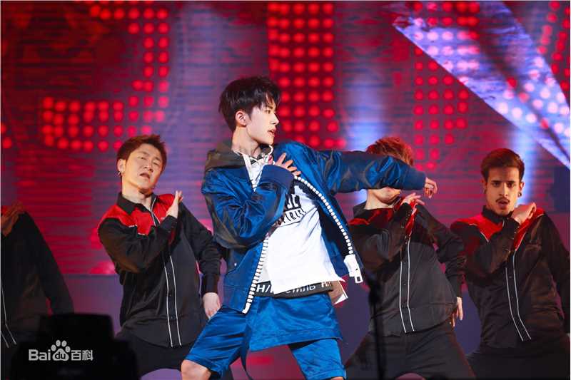 易烊千玺(Jackson)逢凉野性十七岁生日会素颜照相册