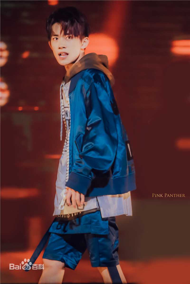 易烊千玺(Jackson)逢凉野性十七岁生日会素颜照相册