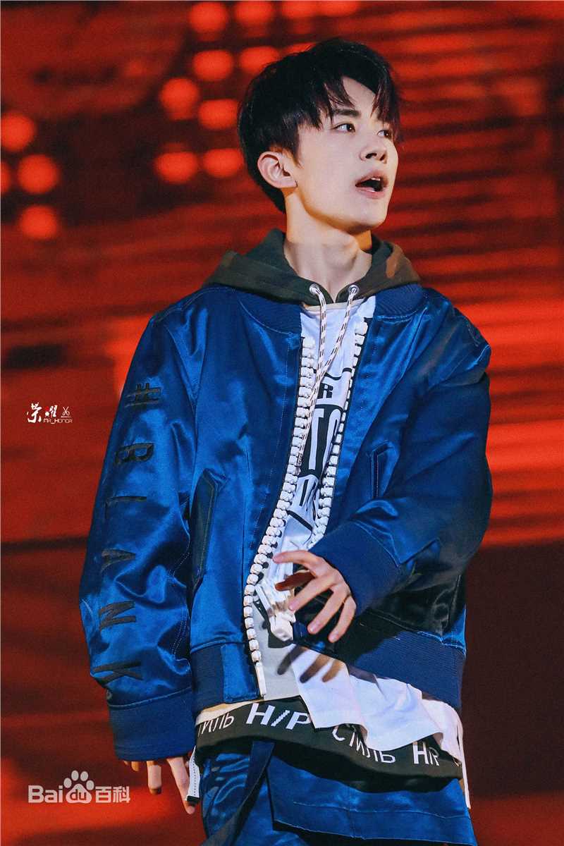 易烊千玺(Jackson)逢凉野性十七岁生日会素颜照相册