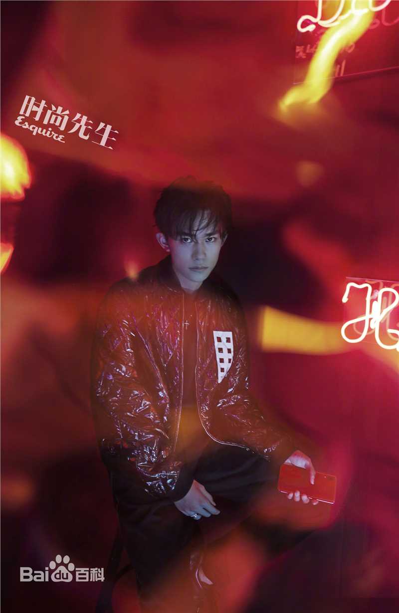 易烊千玺(Jackson)在《时尚先生》中的