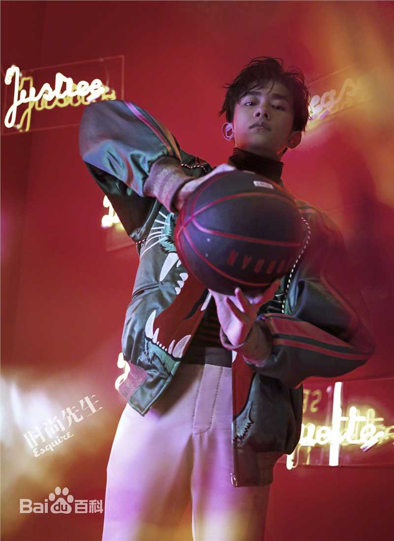 易烊千玺(Jackson)在《时尚先生》中的