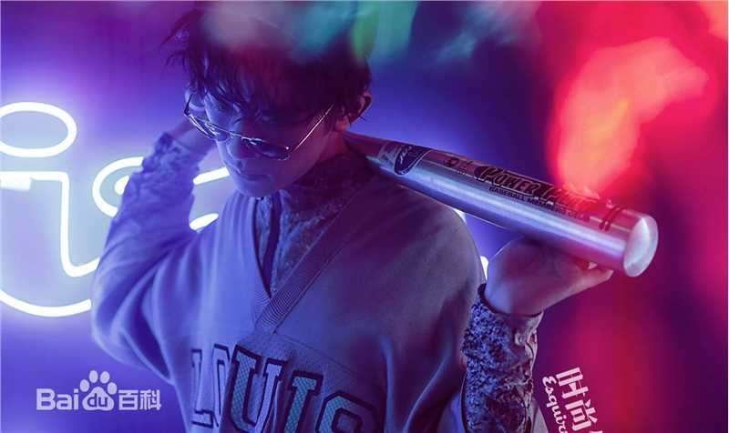 易烊千玺(Jackson)在《时尚先生》中的