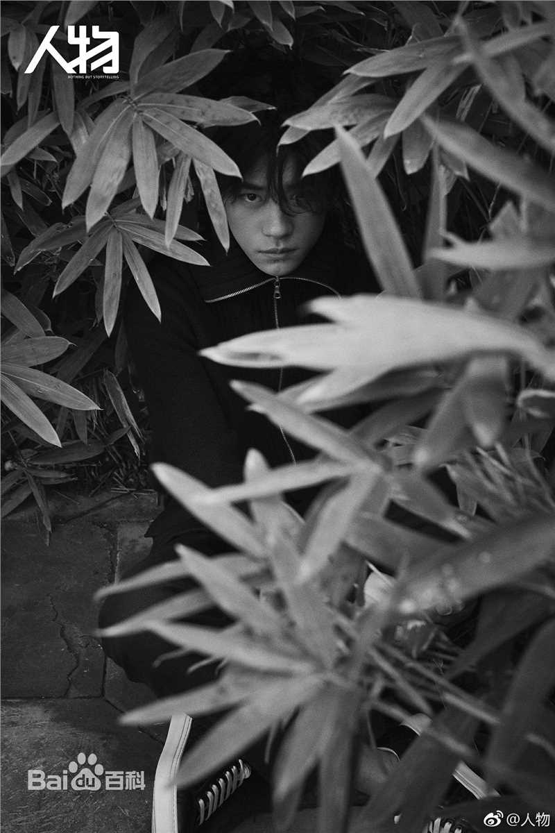 最新易烊千玺(Jackson)在《人物》中的图集